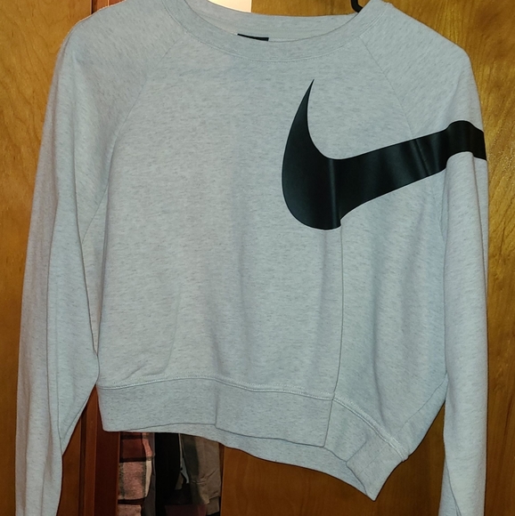 Nike Tops - Nike sweatshirt